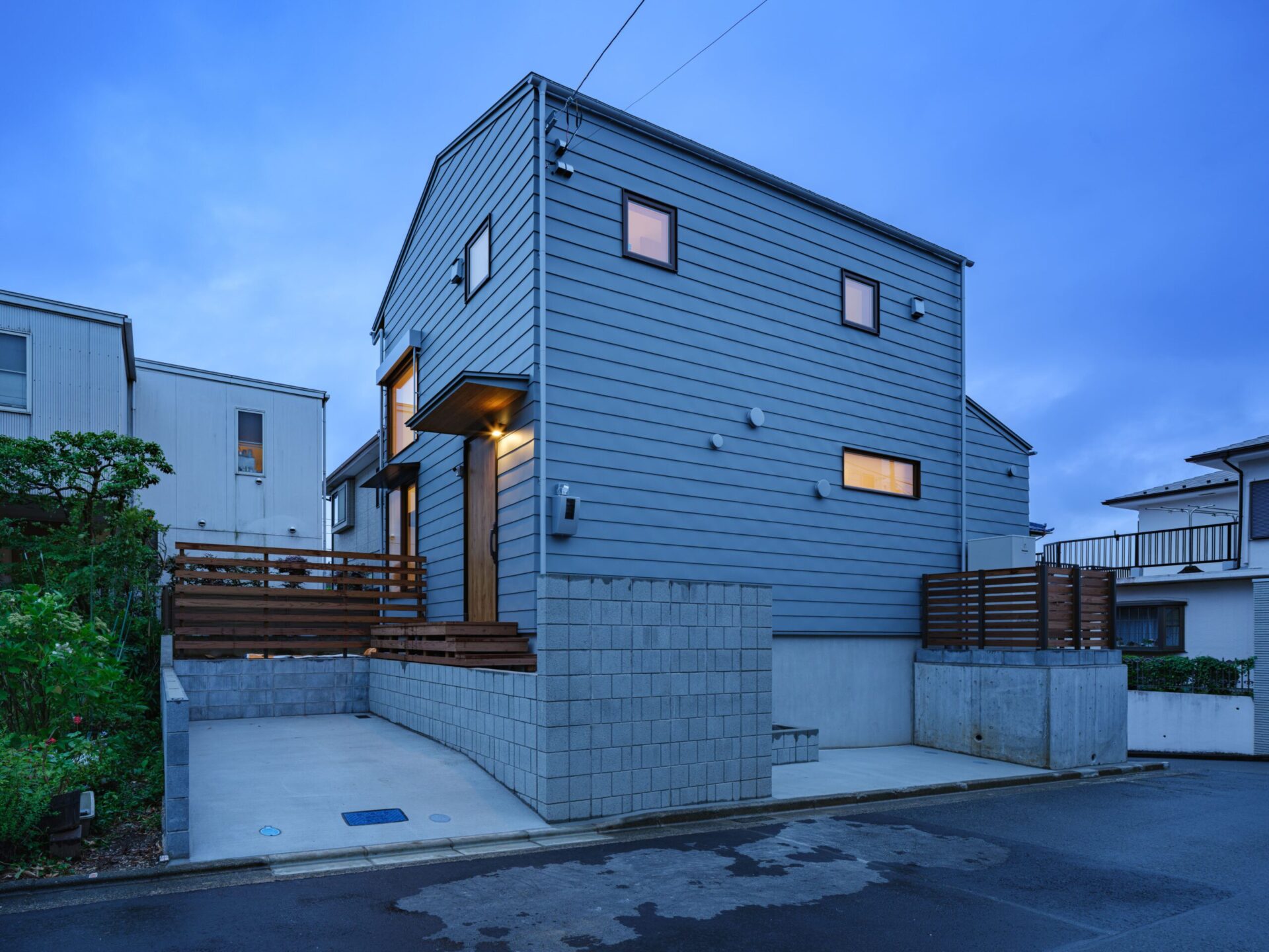 小上がりでくつろぐ家