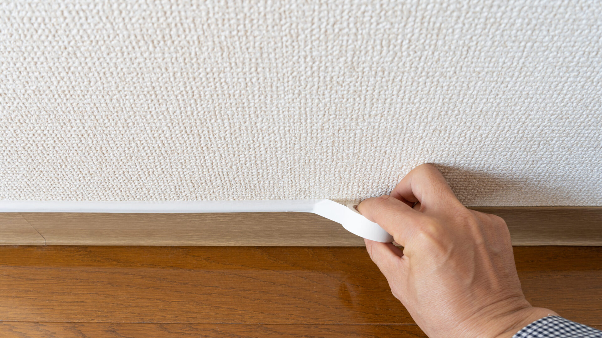 塗り重ねが10回以上もできるメンテナンス性の高い紙クロス