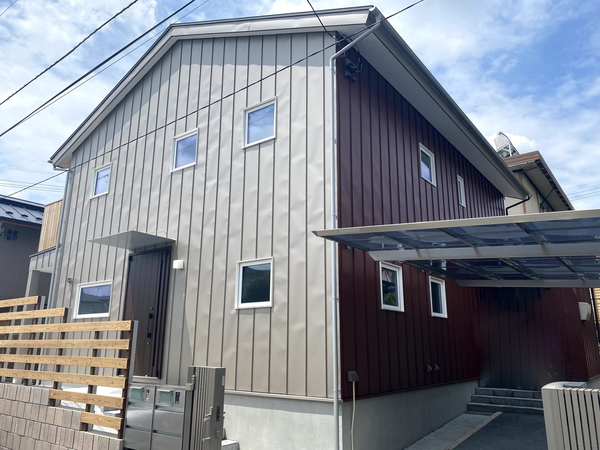 アイランドキッチン経由のバルコニーから星が見える家